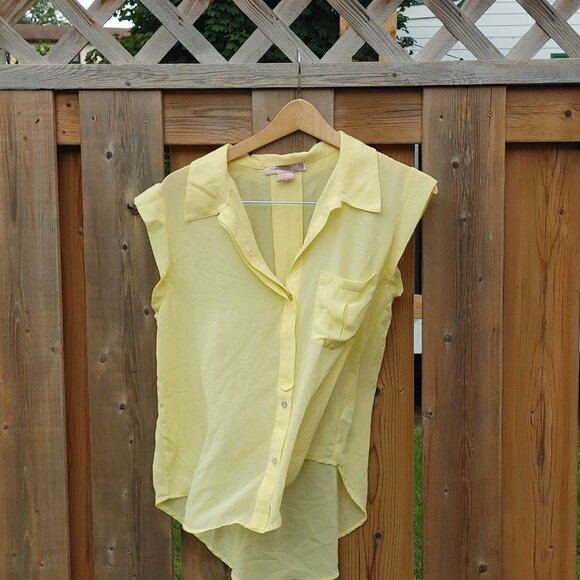 LOVELY Yellow Sleeveless Blouse Women's Size M LOVE 21 Forever 21 - Picture 2 of 7